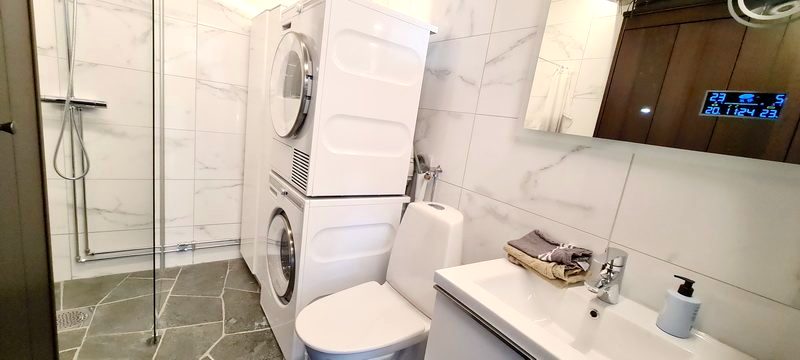 Badezimmer in der Hütte am Wasser